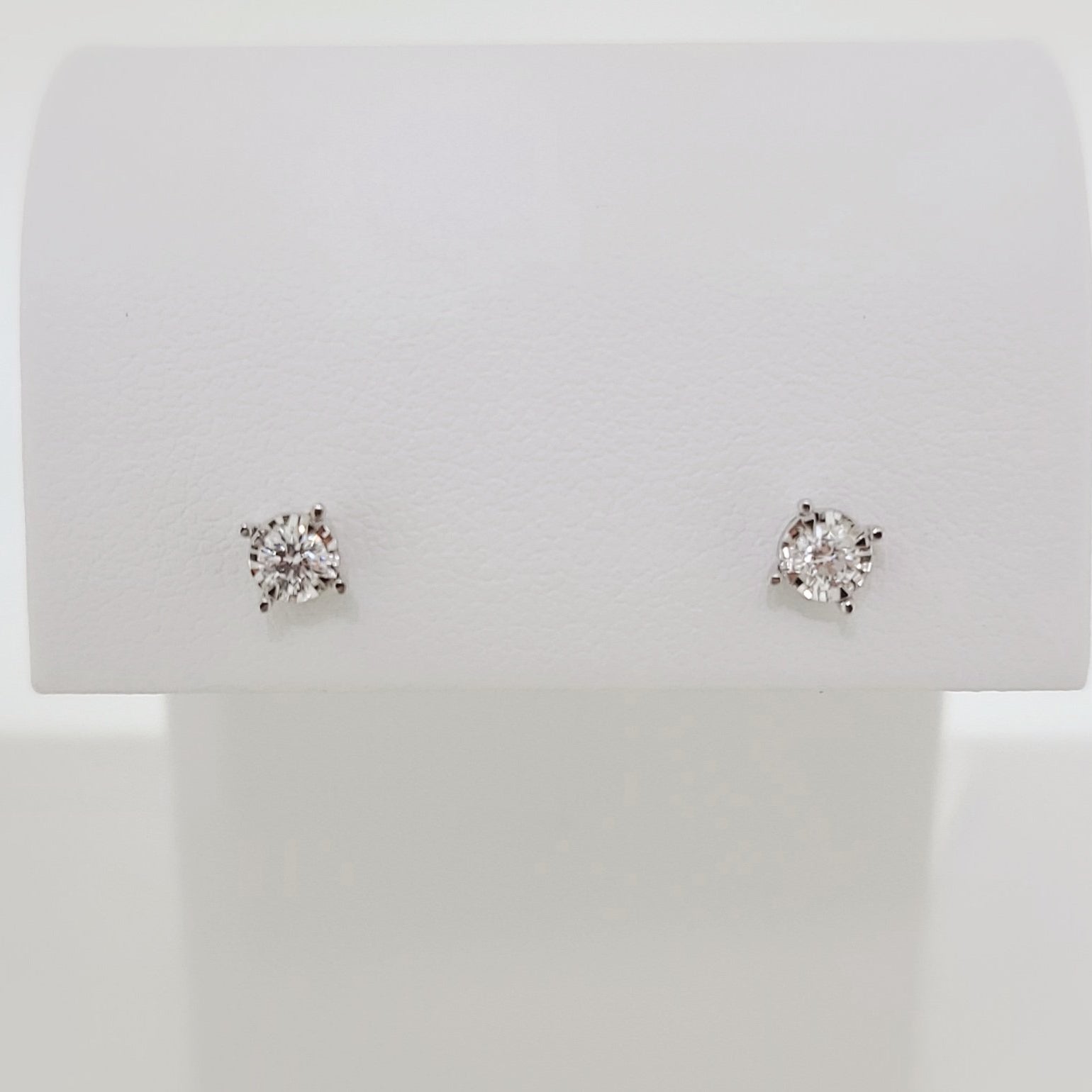 true reflection diamond stud earrings