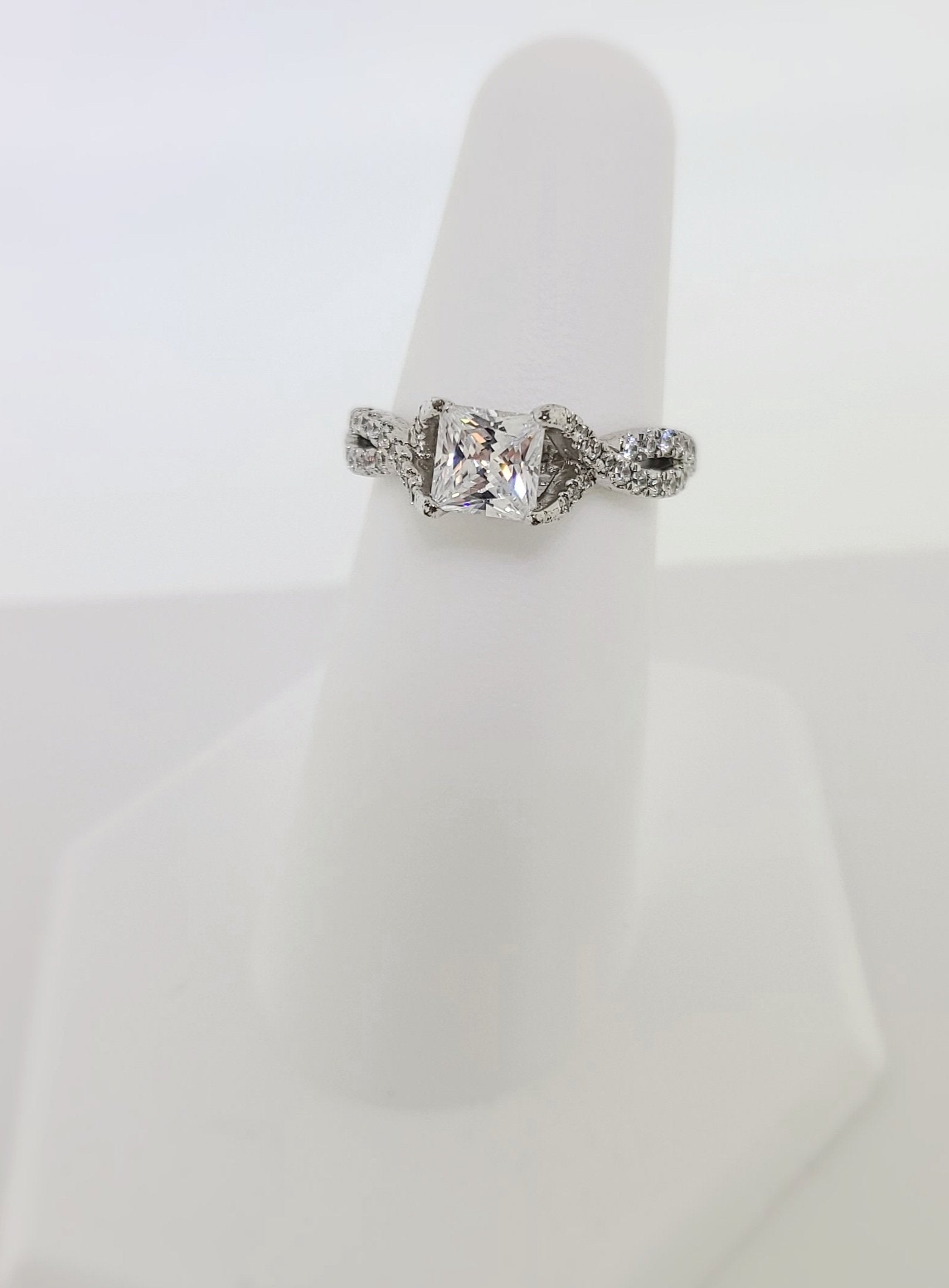 gabriel & co engagement ring
